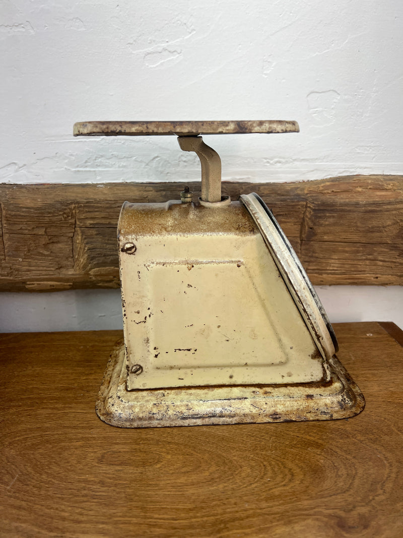 Vintage Household Kitchen Scale - Flanders, Frary & Clark