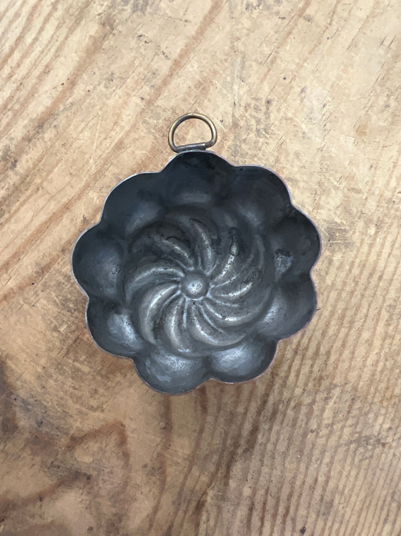 Antique Copper Swirl Pattern Mold