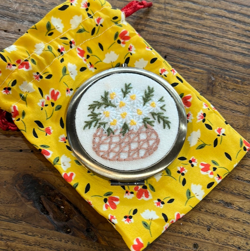 Floral Embroidered Compact Mirror, Collection Scarlett: 2. Daisy Basket