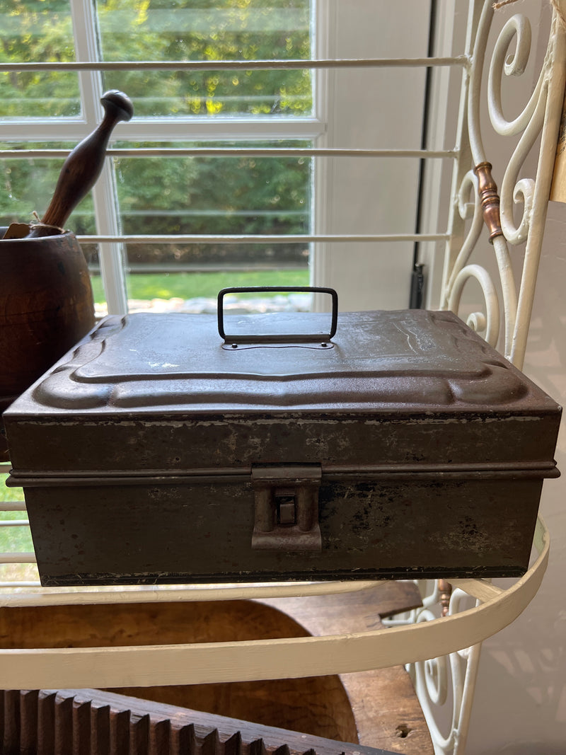 Antique Tin Spice Box with Six Spice Containers.