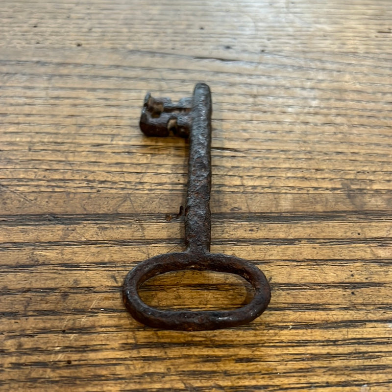 Large Cast Iron Skelton Key